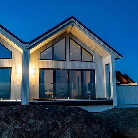 Stylish Coastal House With Stunning Ocean View בית נופש *
