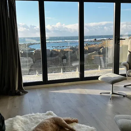 Stylish Coastal House With Stunning Ocean View בית נופש *